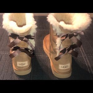 👢 Uggs With Bows   👢